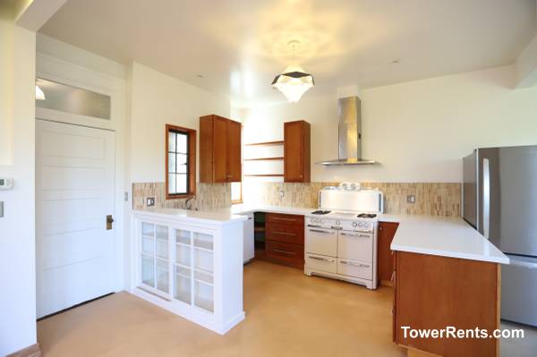 Top-Floor 1909 Bernal Edwardian Flat with Deck and Yard Craigslist photo 3