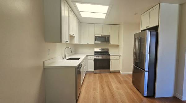 Remodeled Central Sunset 2BR Single-Family House Craigslist photo 11