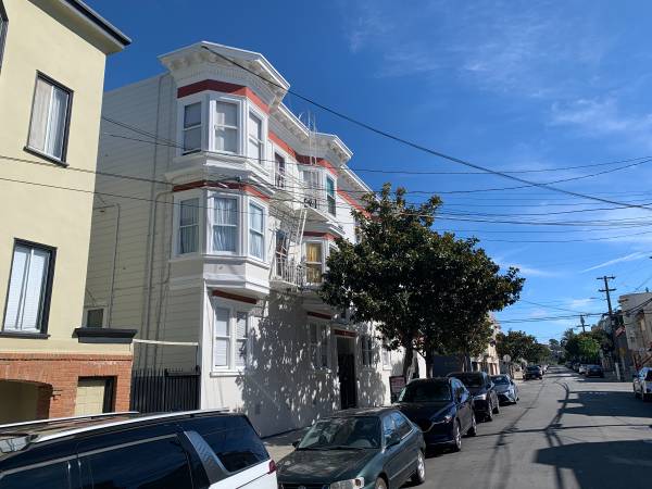 Sunny and Bright Flat at 983 Hampshire Craigslist photo 3