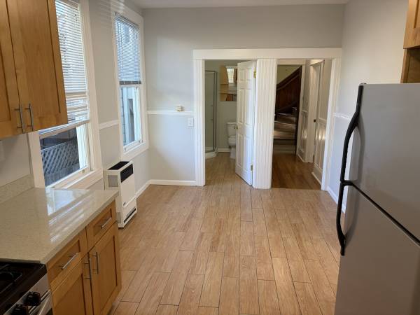 Sunny and Bright Flat at 983 Hampshire Craigslist photo 13