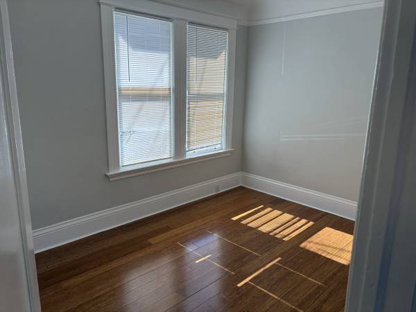 Sunny and Bright Flat at 983 Hampshire Craigslist photo 19