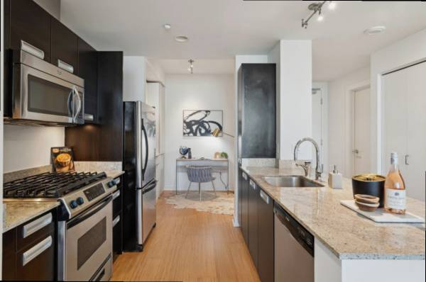 Mission Bay 1 Bed plus Den with Bay Views Craigslist photo 5