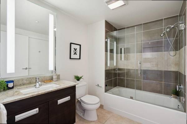 Mission Bay 1 Bed plus Den with Bay Views Craigslist photo 7