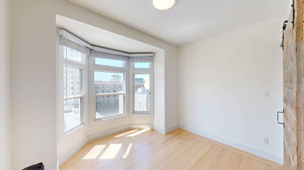 Polk Gulch 2BR/2BA with In-Unit Laundry and Dishwasher Craigslist photo 2