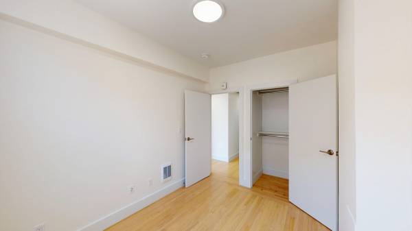 Polk Gulch 2BR/2BA with In-Unit Laundry and Dishwasher Craigslist photo 9