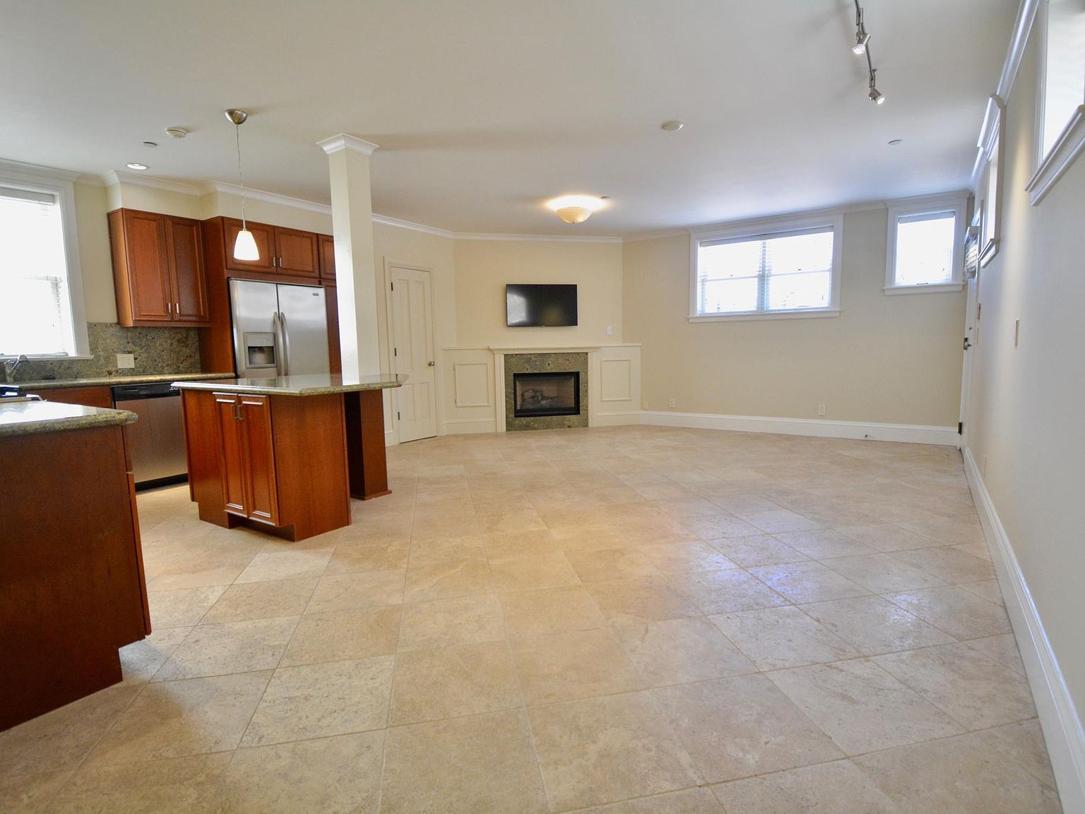 1050 Dolores St APT E Zillow photo 4
