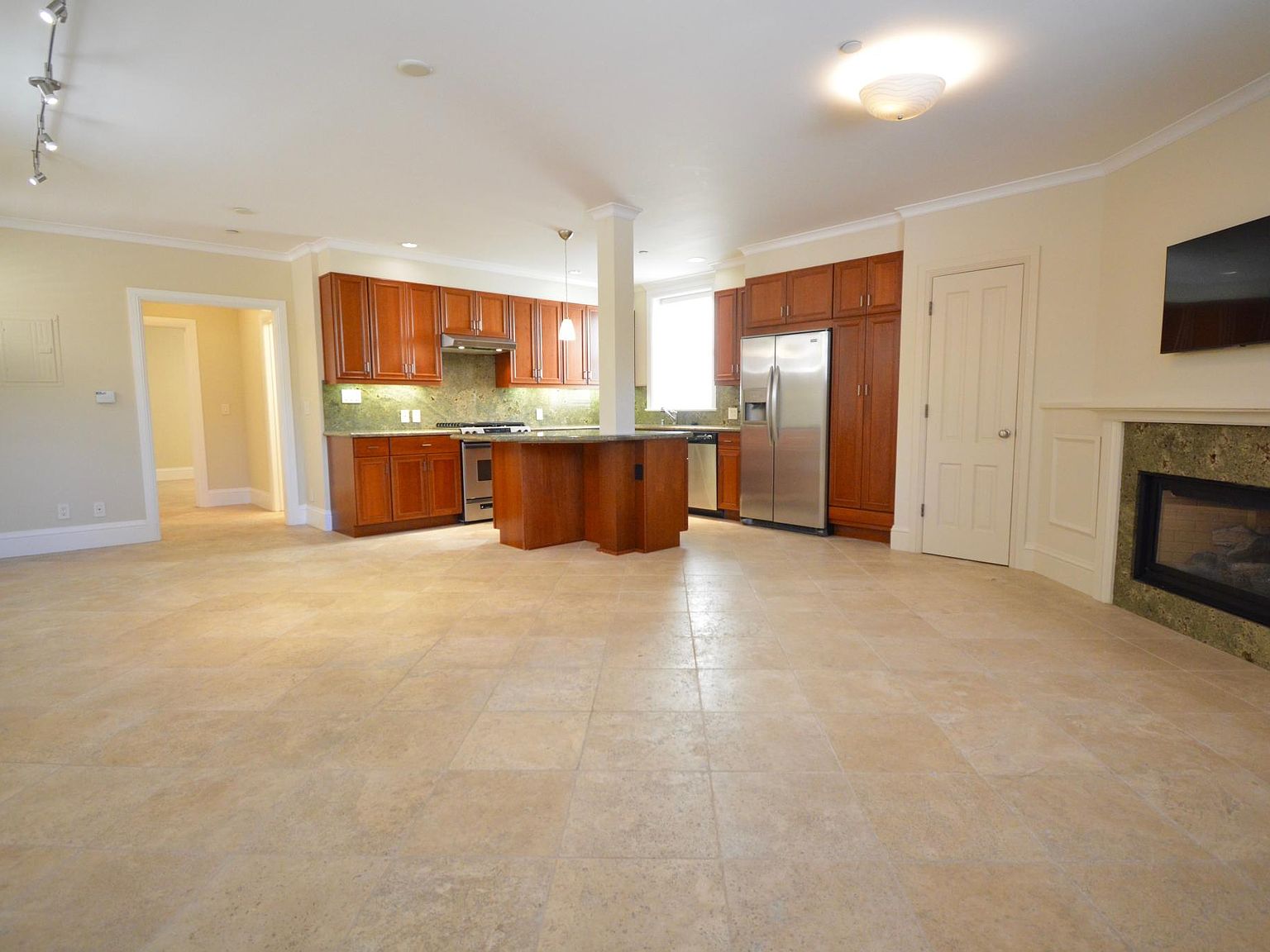 1050 Dolores St APT E Zillow photo 11