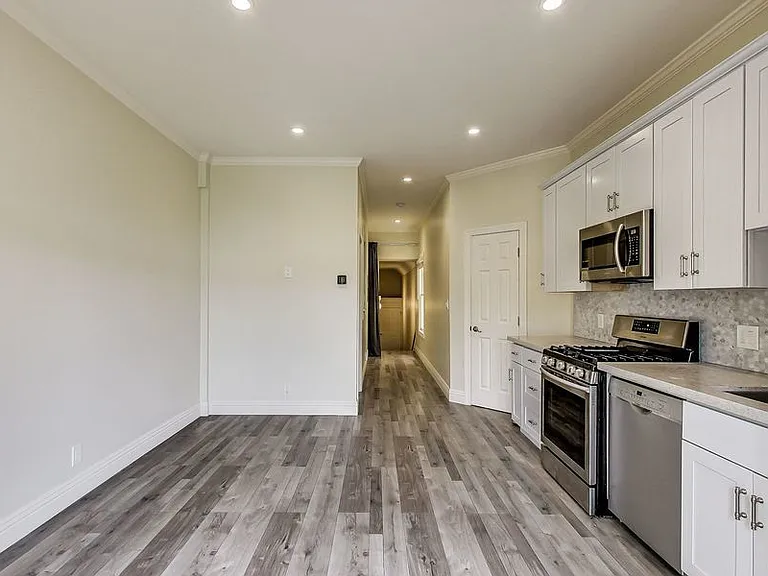 4th image of 1340A Haight St
