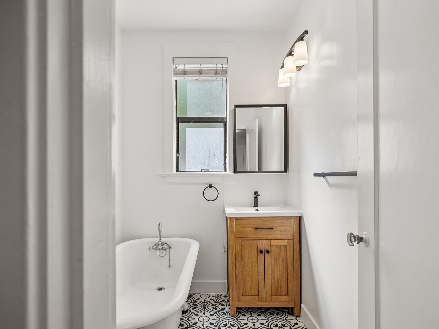 1374 Filbert St Zillow photo 14