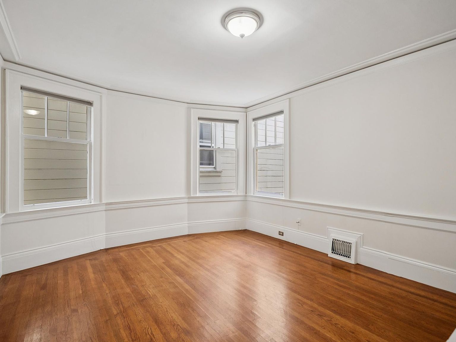 1374 Filbert St Zillow photo 19