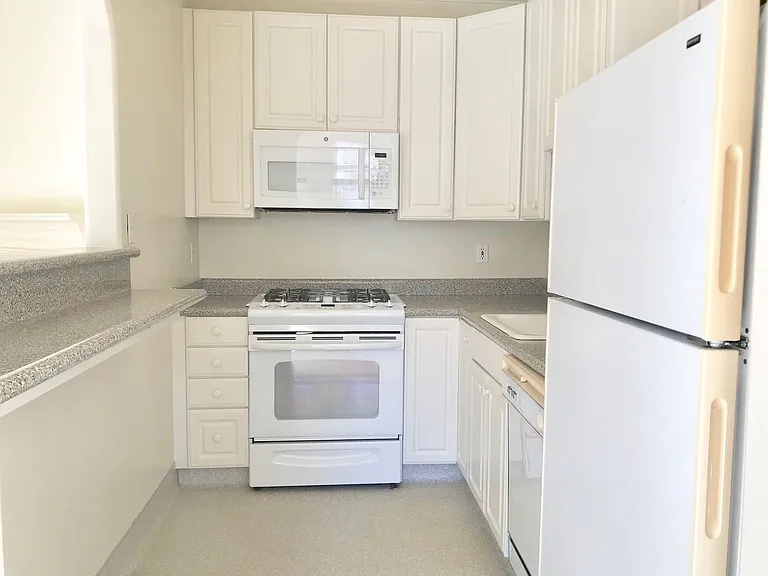2nd image of 2130 Beach St APT 301