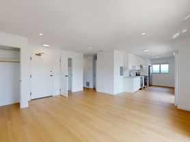 226 27th St APT 1 Zillow photo 6