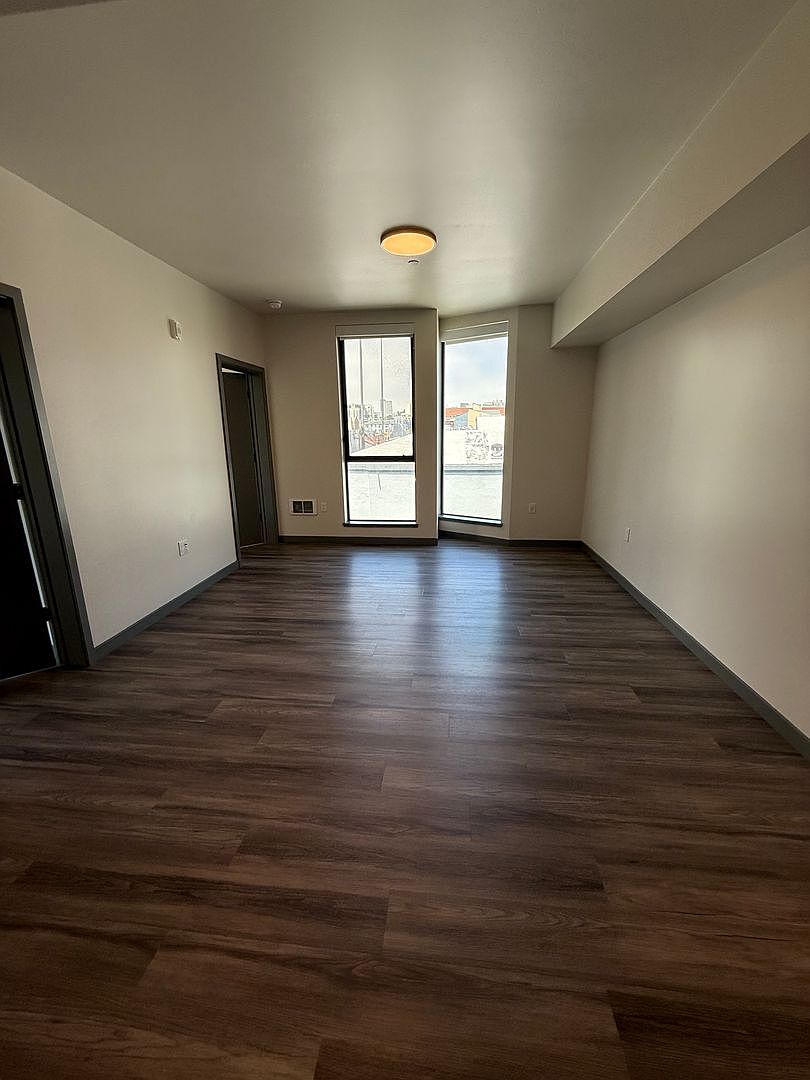 235 Valencia St APT 402 Zillow photo 3