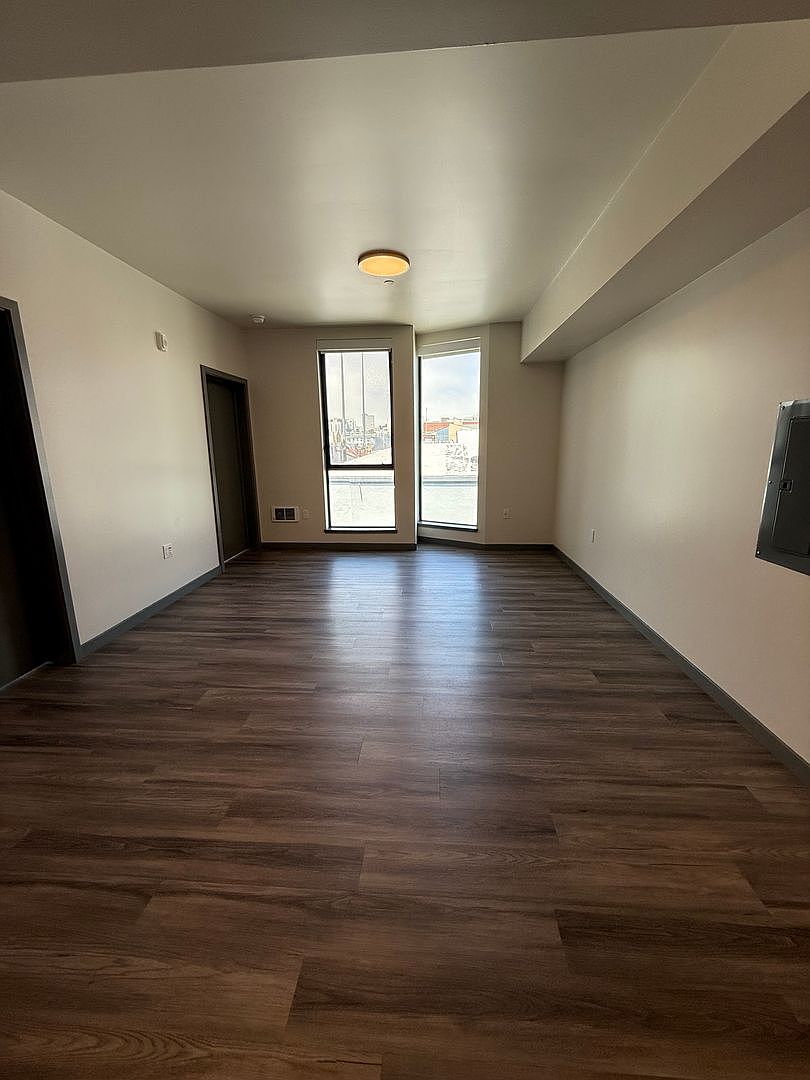 235 Valencia St APT 402 Zillow photo 4