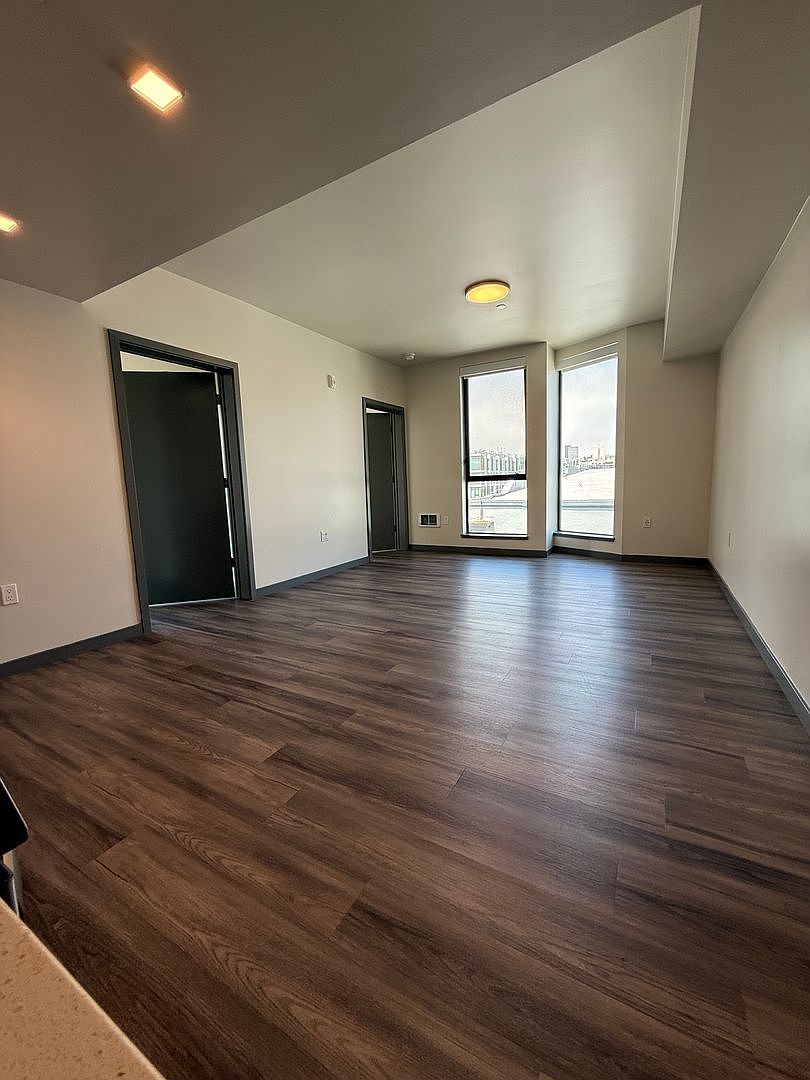 235 Valencia St APT 402 Zillow photo 5