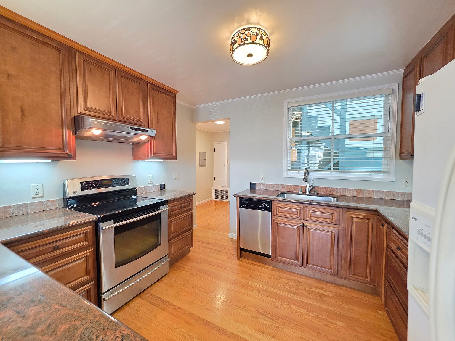 2410-2412 34th Ave #2410 Zillow photo 4