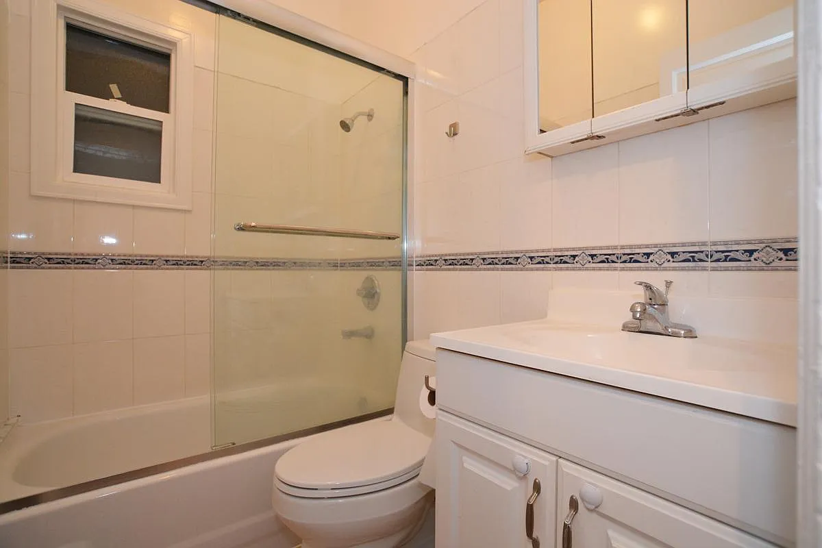 4th image of 2808 Folsom St