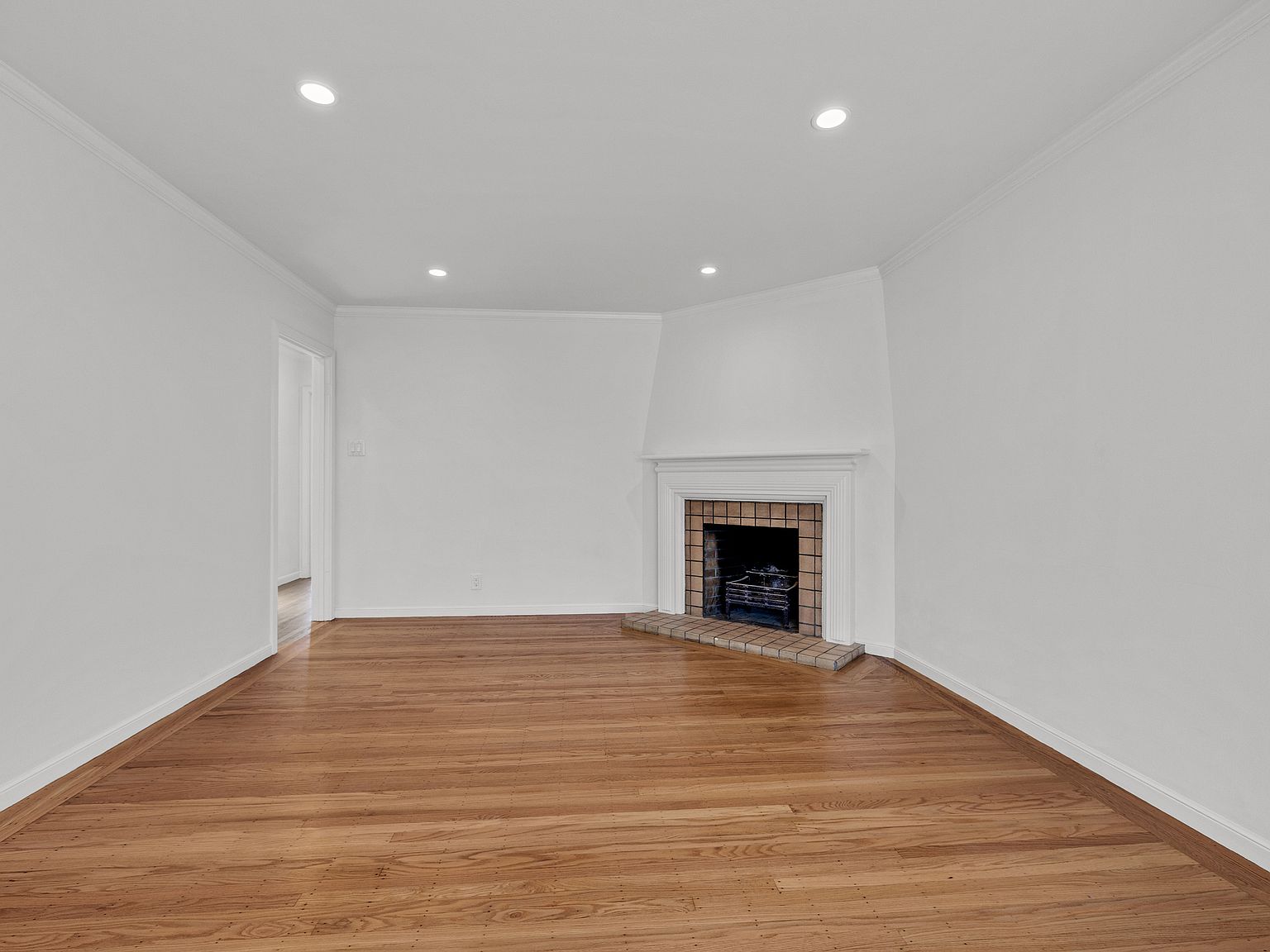 318 Allison St Zillow photo 2