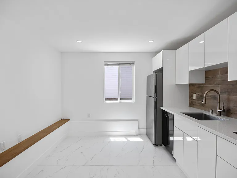 2nd image of 3501 Noriega St #A