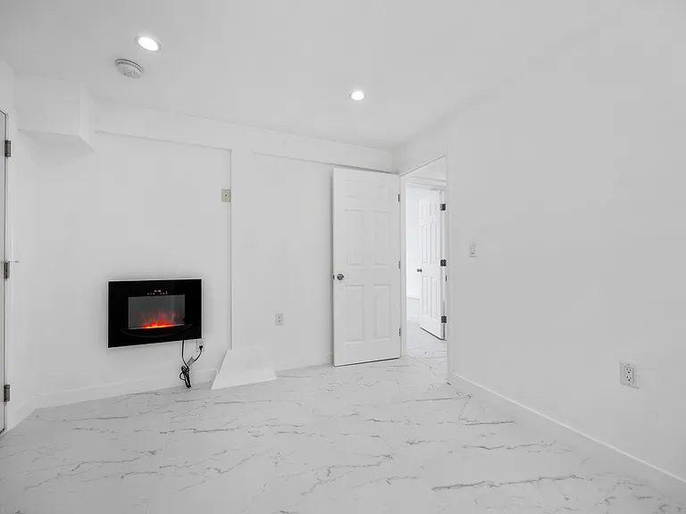 3rd image of 3501 Noriega St #A