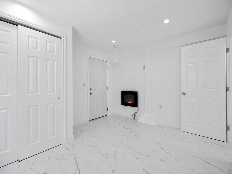 9th image of 3501 Noriega St #A