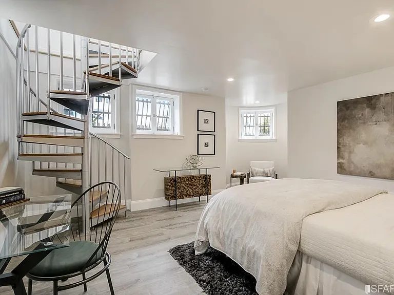15th image of 360 Lake St APT 1