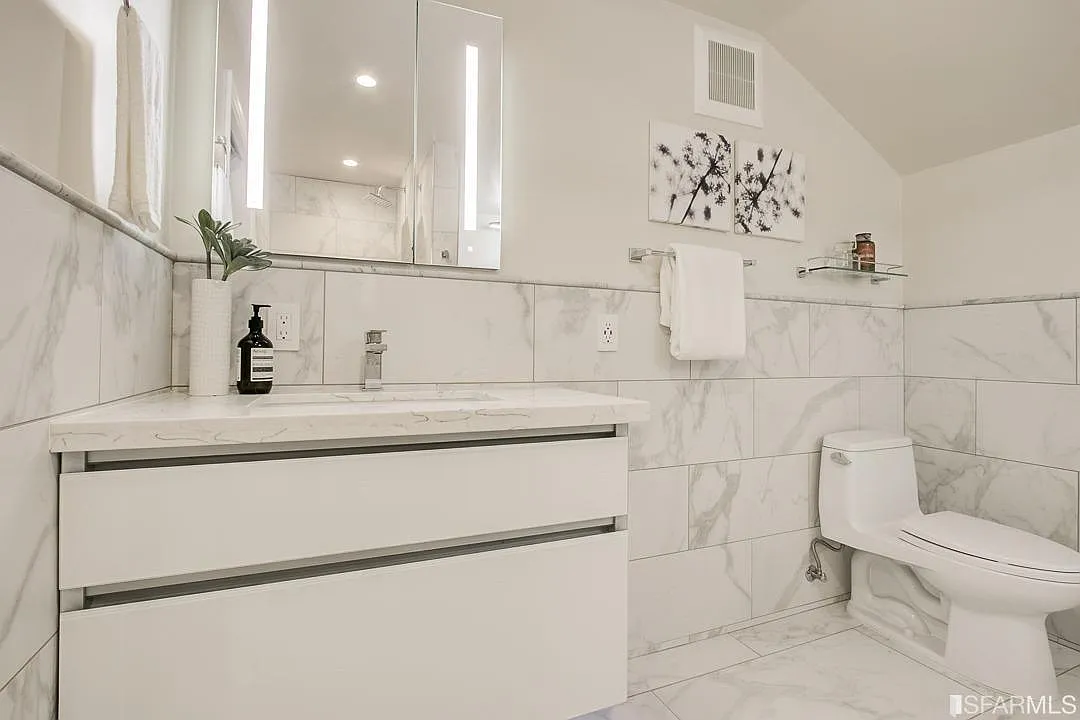 19th image of 360 Lake St APT 1