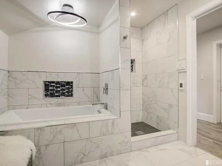 20th image of 360 Lake St APT 1