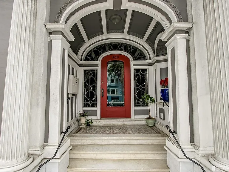 23rd image of 360 Lake St APT 1