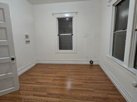 48-50 Winfield St Zillow photo 8