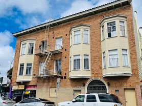 48-50 Winfield St Zillow photo 9