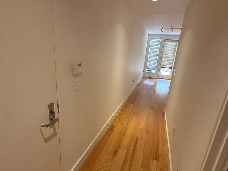 6th image of 566 S Van Ness Ave APT 2