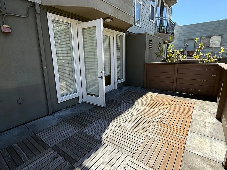 14th image of 566 S Van Ness Ave APT 2