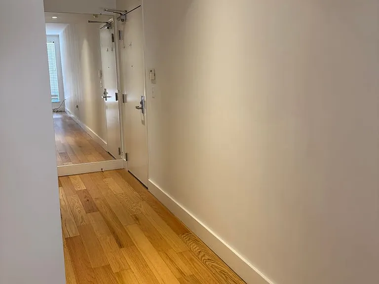 17th image of 566 S Van Ness Ave APT 2