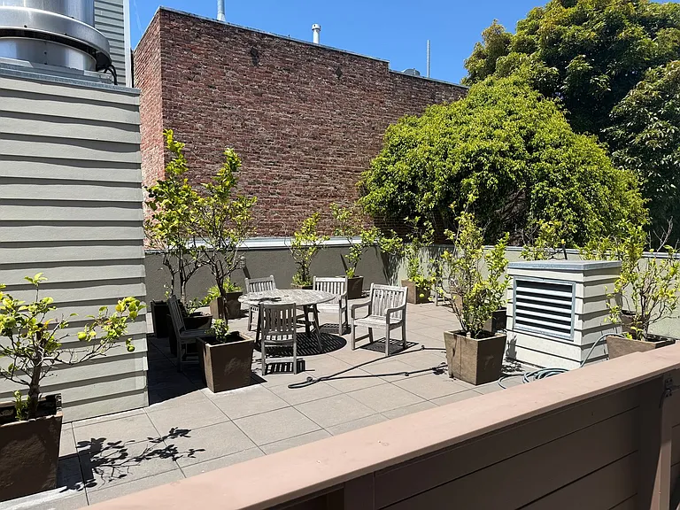 18th image of 566 S Van Ness Ave APT 2