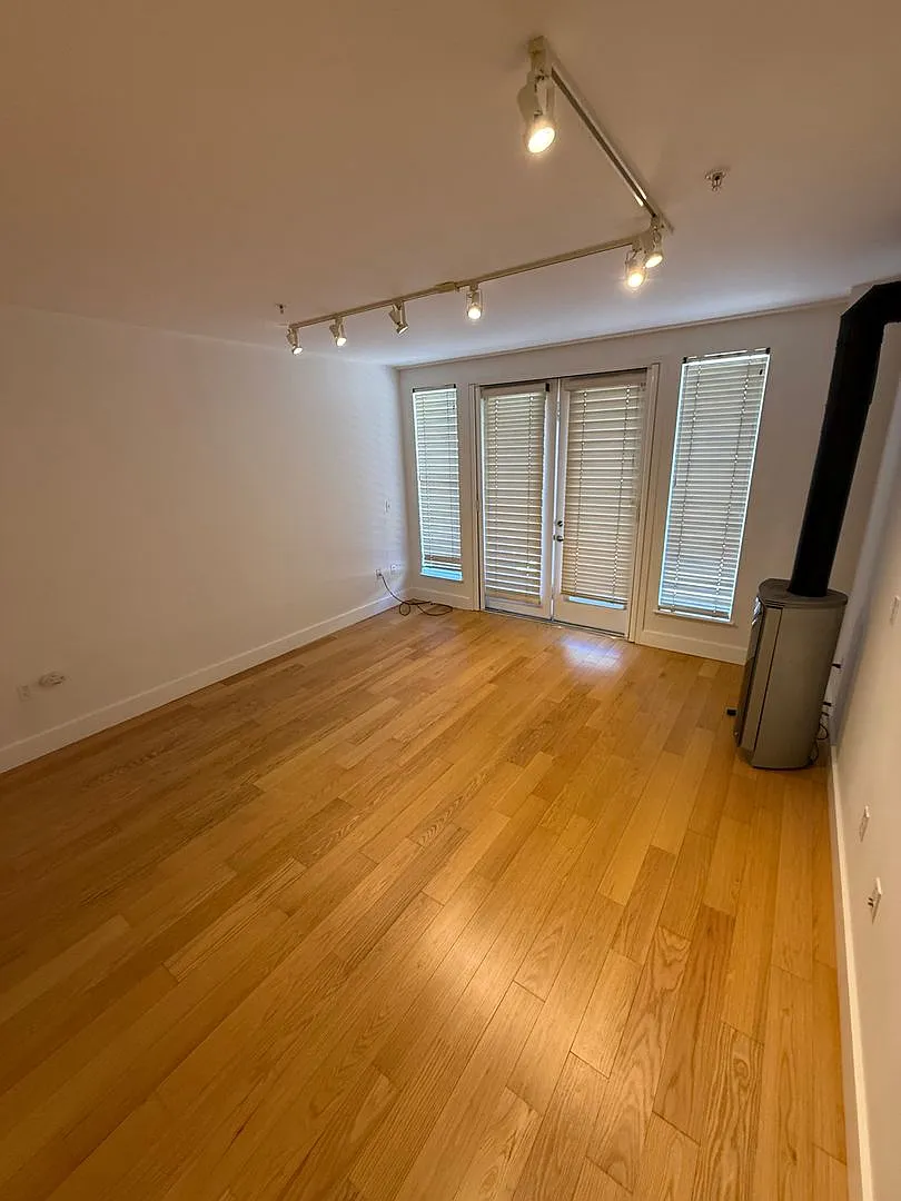 22nd image of 566 S Van Ness Ave APT 2