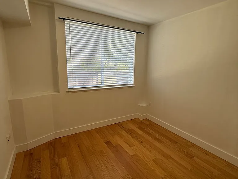 26th image of 566 S Van Ness Ave APT 2