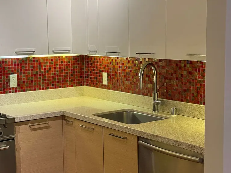 29th image of 566 S Van Ness Ave APT 2