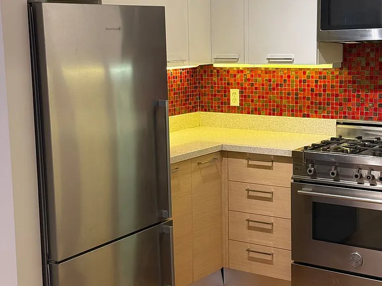 30th image of 566 S Van Ness Ave APT 2