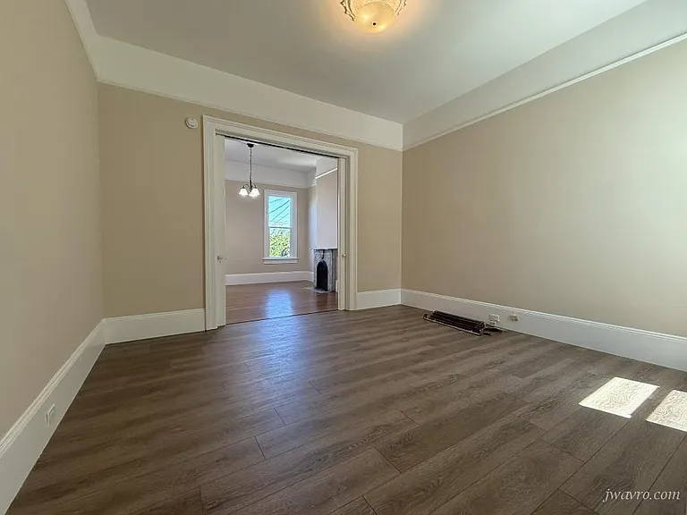 6th image of 60 Mirabel Ave