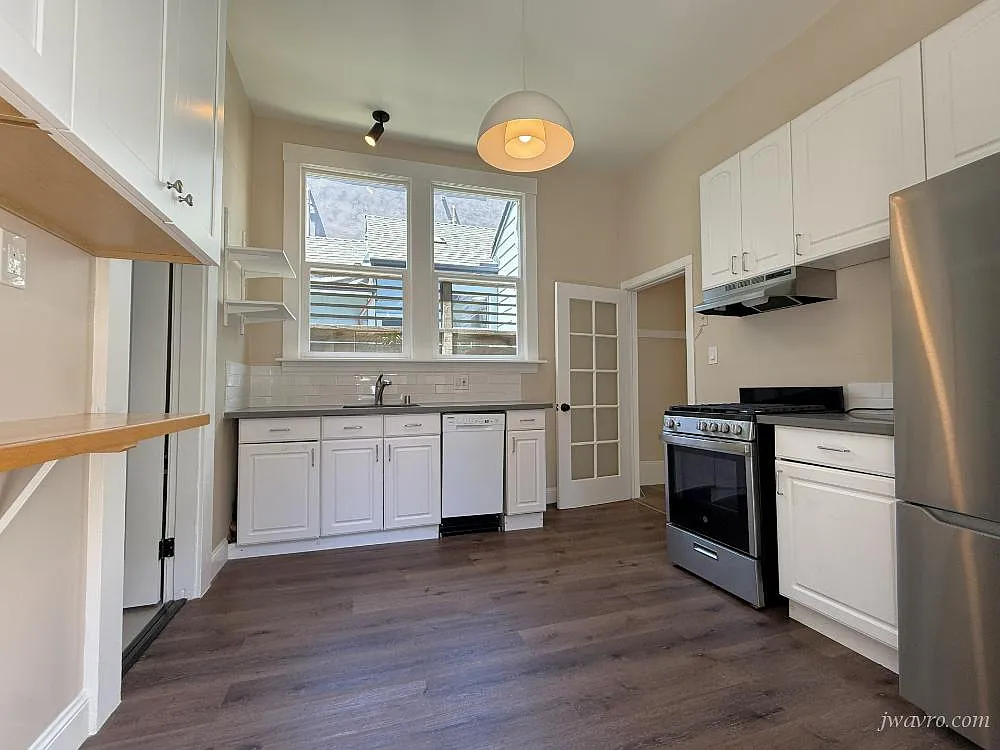 7th image of 60 Mirabel Ave