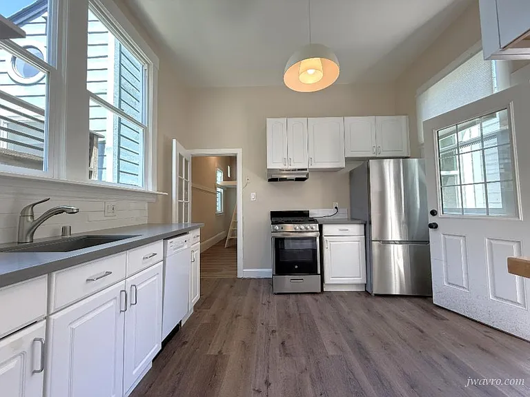 8th image of 60 Mirabel Ave