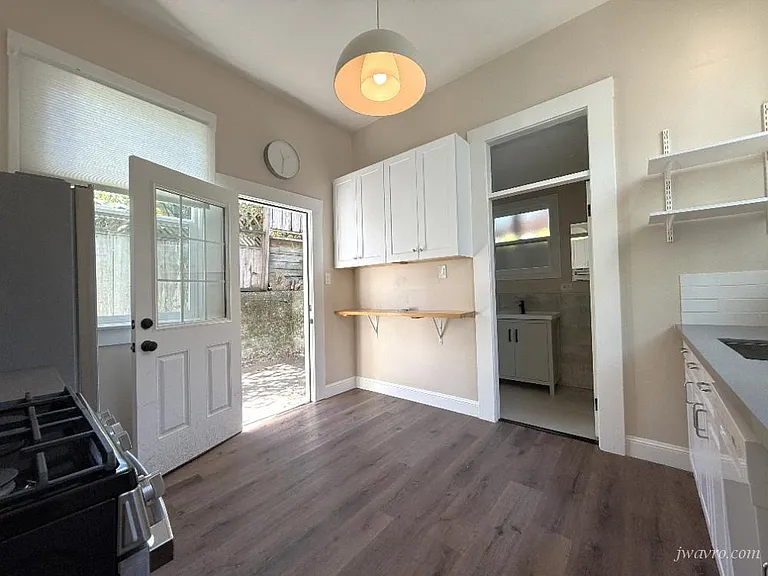 9th image of 60 Mirabel Ave