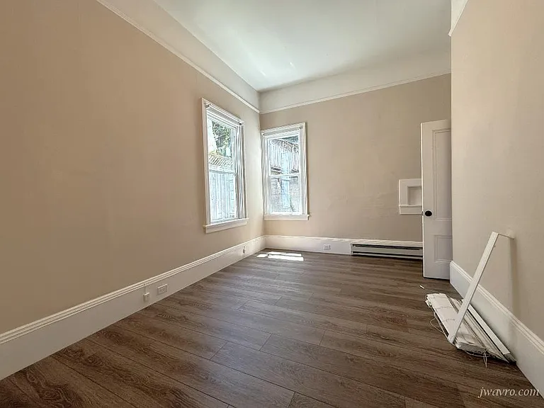 11th image of 60 Mirabel Ave