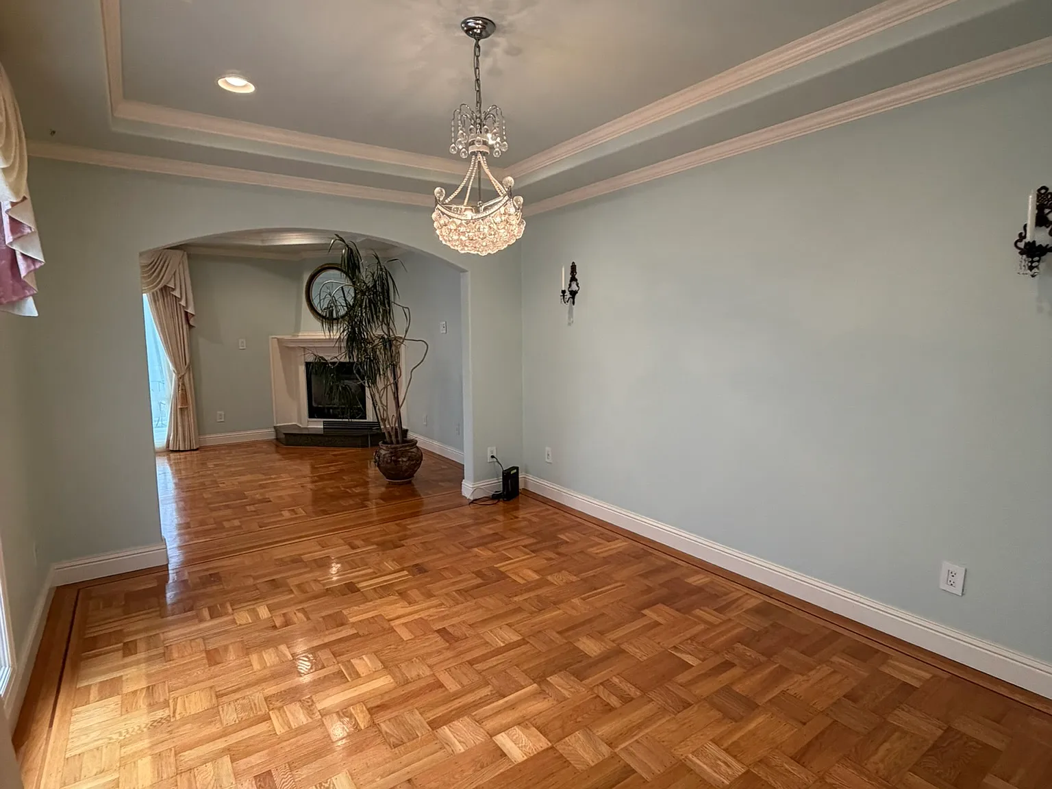 4th image of 610 Prague St