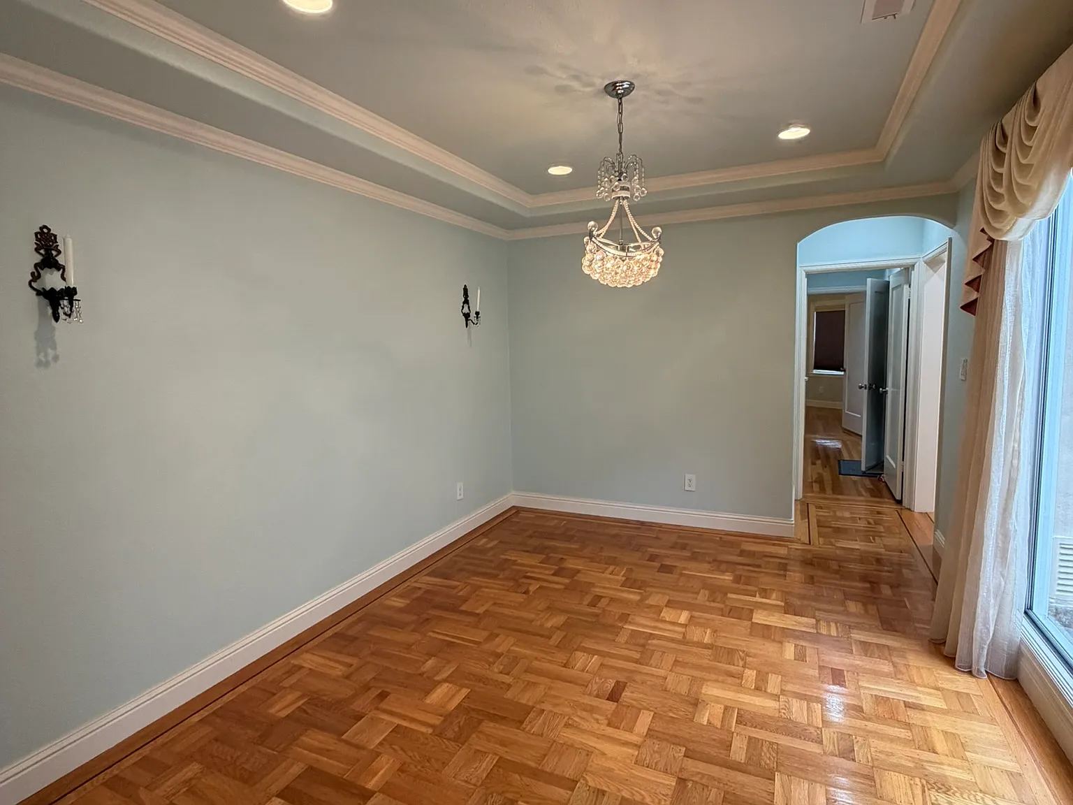 7th image of 610 Prague St