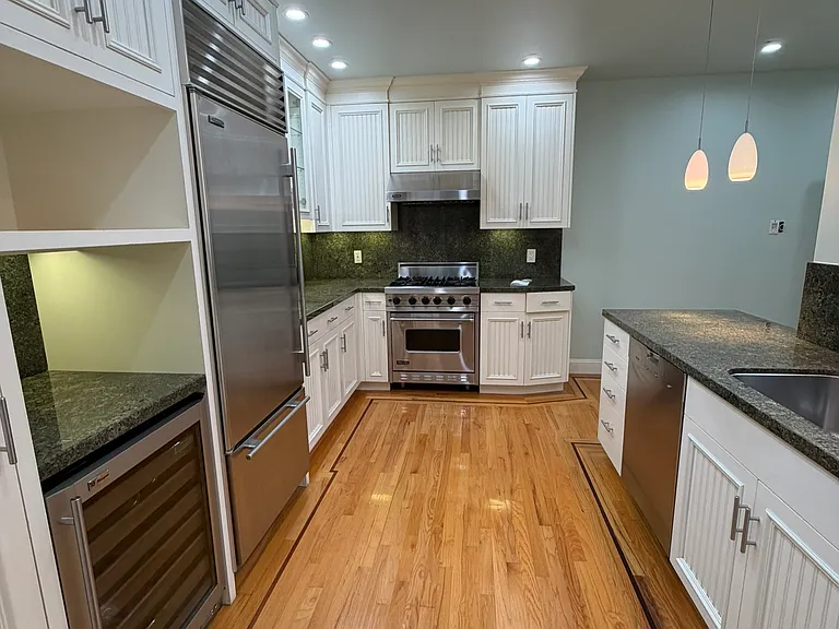 8th image of 610 Prague St
