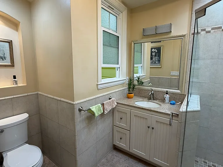 14th image of 610 Prague St