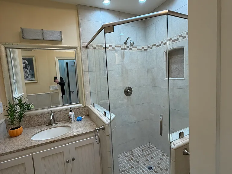15th image of 610 Prague St