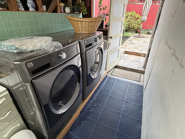 17th image of 610 Prague St